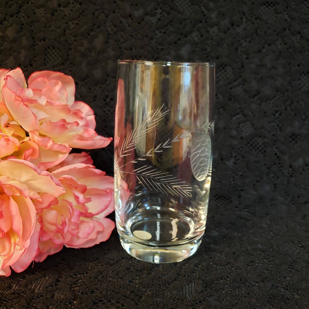 Lyn_Bluefish901's tweet photo. RARE Pine Cone Etched Crystal 16 oz. TUMBLER, #231, Princess House Glass, New Old Stock, ONE Available, Rustic Cabin Party, Dining, Pinecone https://t.co/SJtiqkF4Nu #AmazingFunVintage #Etsy #PrincessHouseGlass https://t.co/IvUZvD4qyu