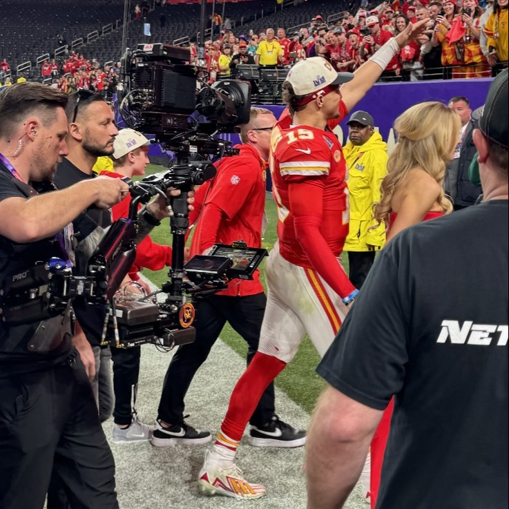 Vislink's tweet photo. Shoutout to the Kansas City Chiefs for their win in #Superbowl LVIII! Vislink was right there, capturing unforgettable moments with Travis Kelce and Usher. Kudos to #AerialVideoSystems for the outstanding work!

#BehindTheBroadcast #TheVislinkDifference #WirelessCamera #Broadcast https://t.co/H7hZCX7cvr