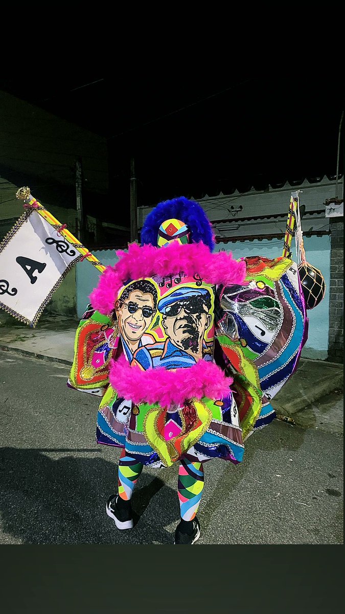 ArruacaDe's tweet photo. Pra quem pensou que a Arruaça ia acabar kkkkk , um Beijo dos Ícones do Samba. 🤣🚀🥳🎇🎭🎌

#Carnaval2024 #Areuaçadepilares https://t.co/Nlu0r6mOER