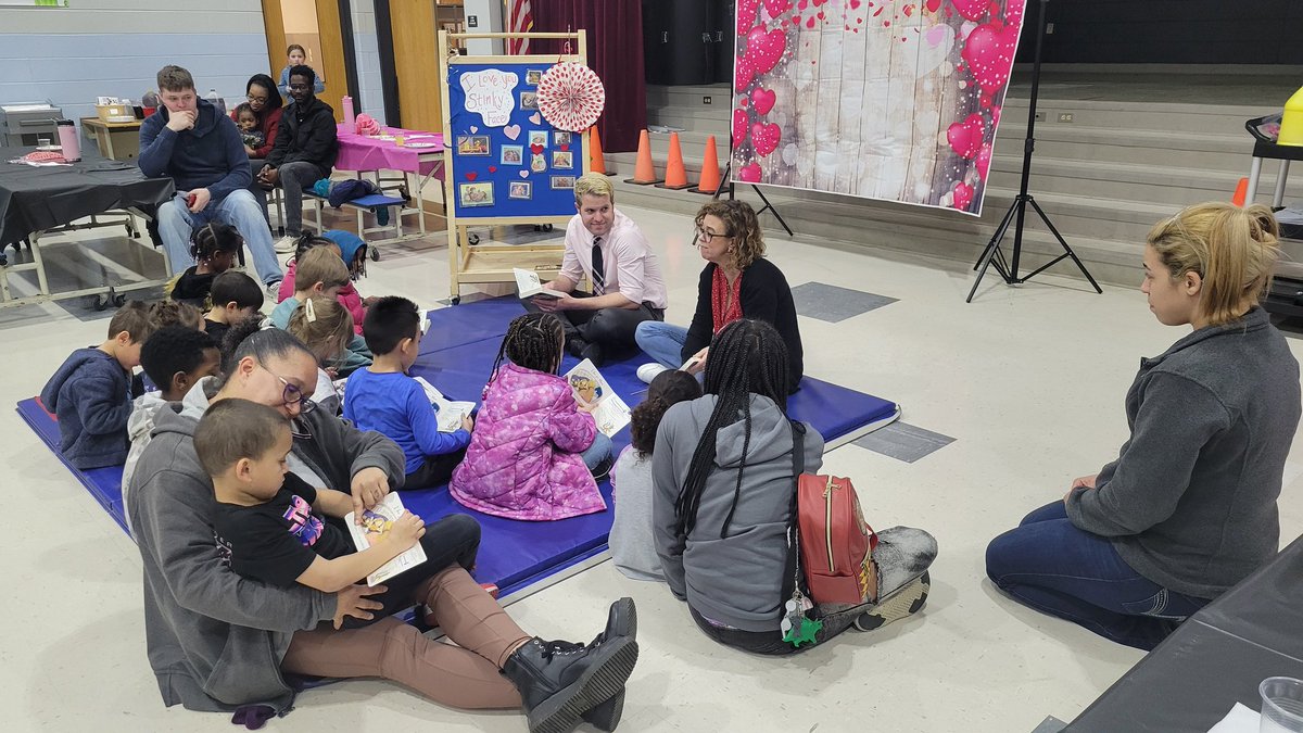 LPESKTEAM's tweet photo. Thank you to all the families that attended the Judy Center Pancakes and Paint Night! https://t.co/QIeW2Pwa5Q