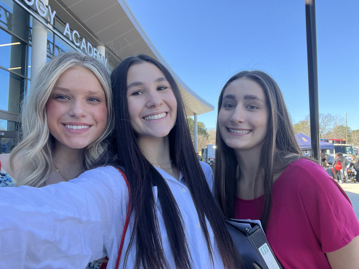 abbey_hayberg's tweet photo. Had a great time at future fest today! I’ve learned that it is most important to prioritize being a student just as much as being an athlete. Learned so much today from many creative and innovative companies!
#workbasedlearning #harrisonhighschool 
#futurefest https://t.co/rZeOaiUgGW
