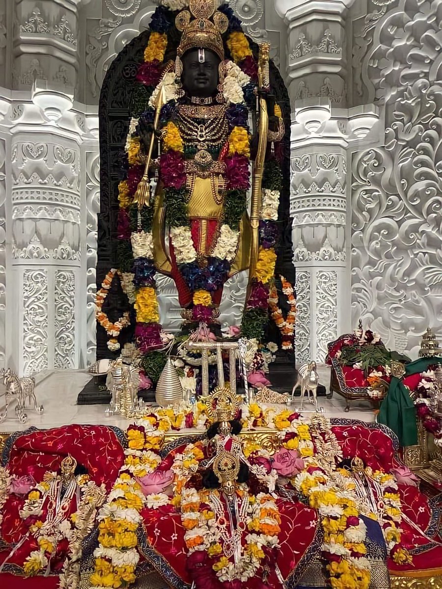रोज़ सुबह उठकर बस इसी सूरत को ढूंढती हैं आँखे जाने कौन सा आकर्षण हैं इस साँवली सूरत में , " जय श्री राम " ❣️
