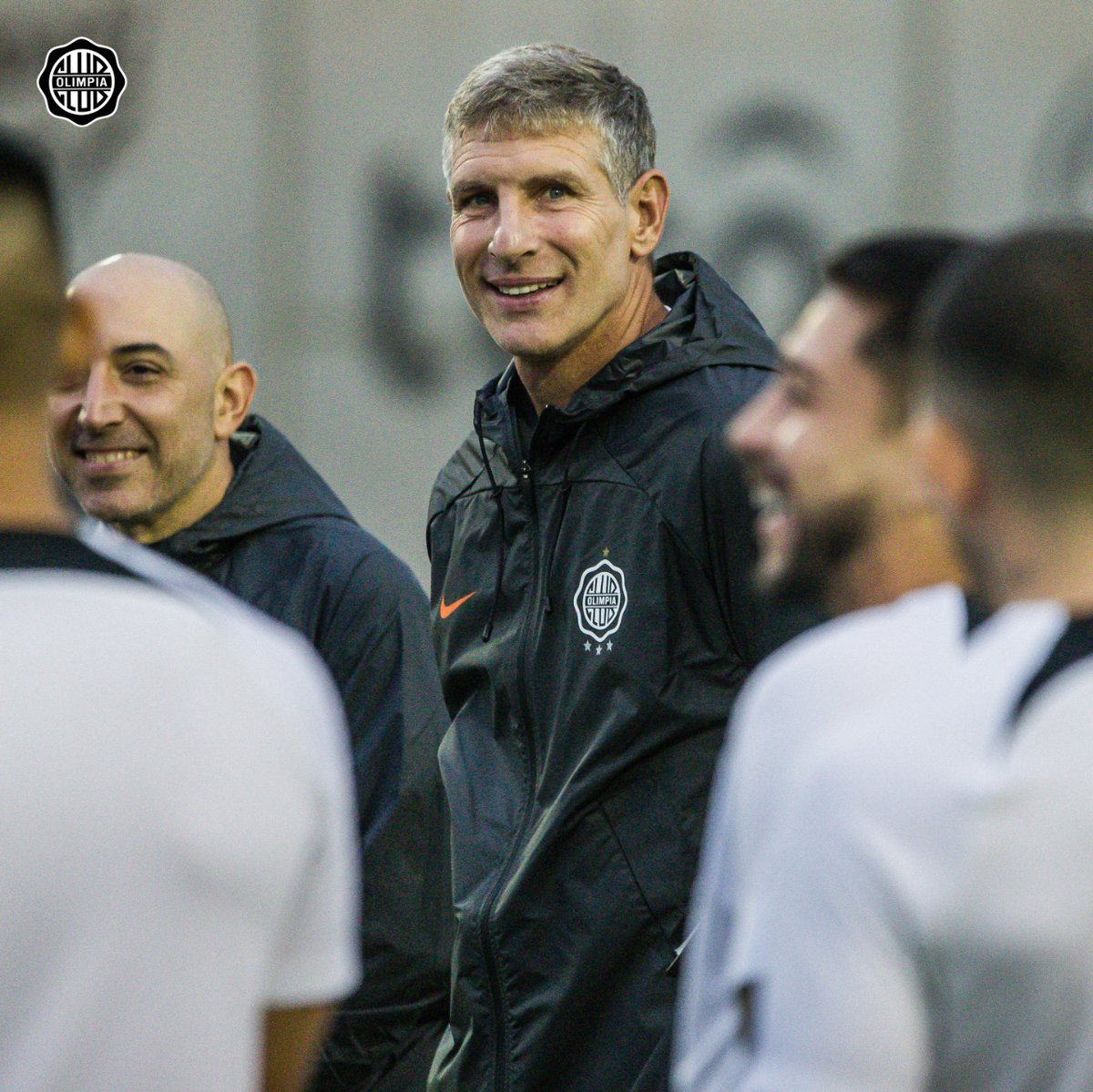 elClubOlimpia's tweet photo. ¡Continúan los trabajos con miras al partido del sábado! 💪🏻

📸 Postales.

#SoyDelOlimpia ⚪️⚫️⚪️ https://t.co/jWgdbp2KIc