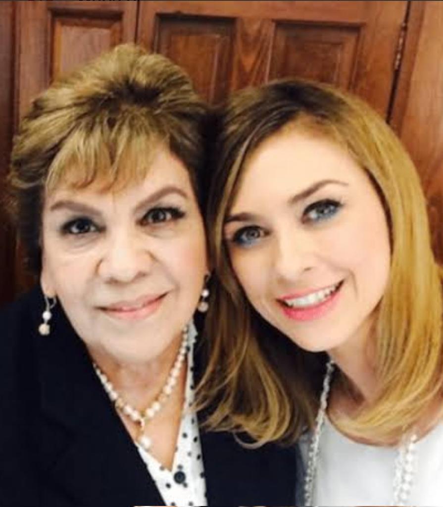 Socorro, doña Soco Mamita de @aracelyarambula  y leonardoArambula, Falleció este fin de semana.noticia lamentable. Mi familia siempre la recordaremos con gratitud. Dios la reciba. Condolencias a sus hijos y nietos.