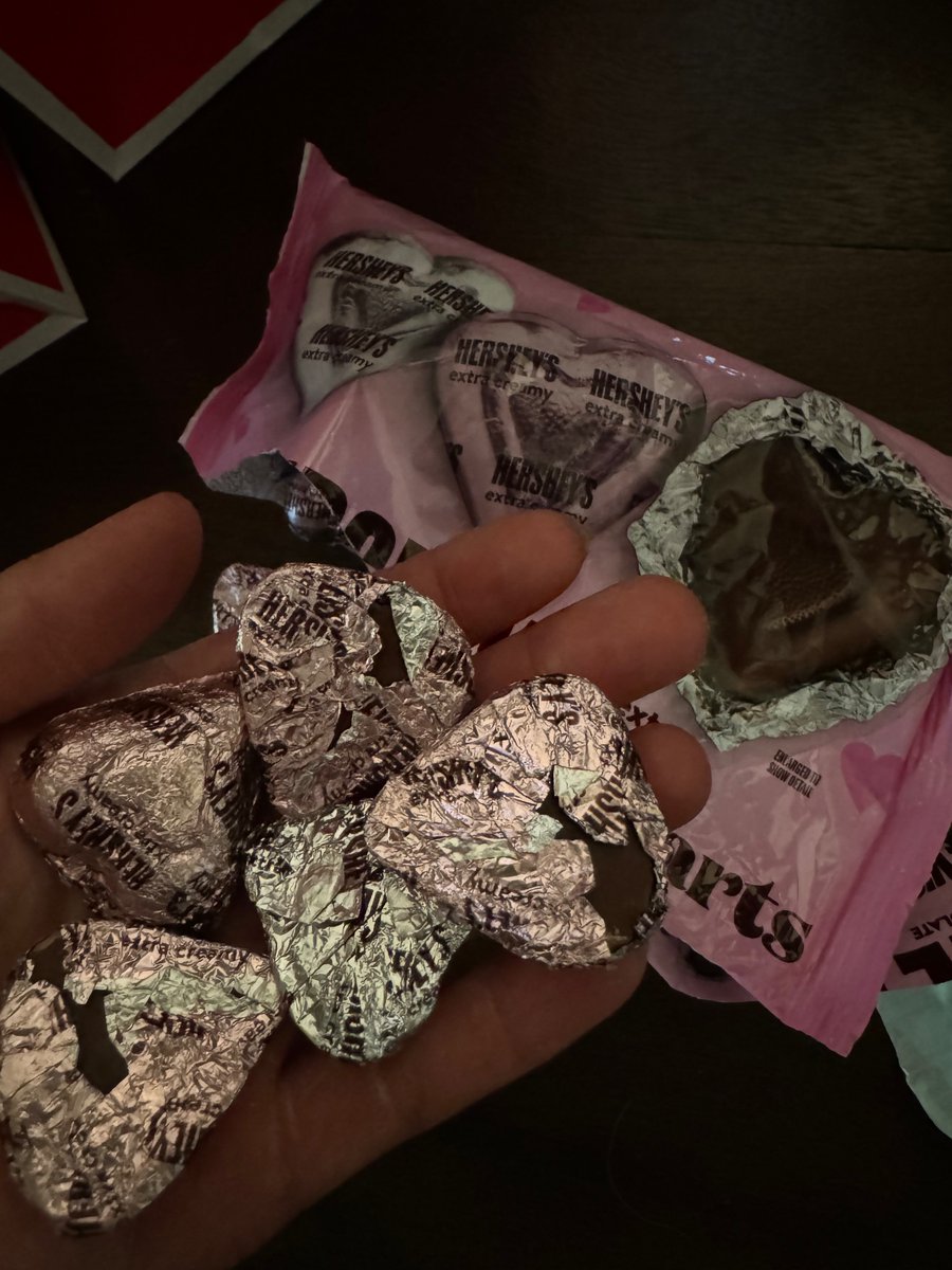 this is how you guys wrapped it?… come on @Hersheys you guys are better than this…