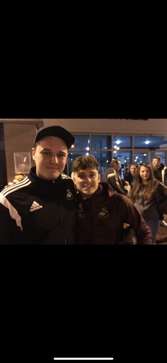 ellisroberts016's tweet photo. Nice to see some of our former players back at the SwanCom tonight, just hate seeing them play for another side that’s not ours 🥲 best of luck for the rest of the season boys. Go and get that promotion! ⚽️🦢 @ConnorRobs #JoeRodon @Daniel_James_97 #Swans https://t.co/ooFUp6HPRG