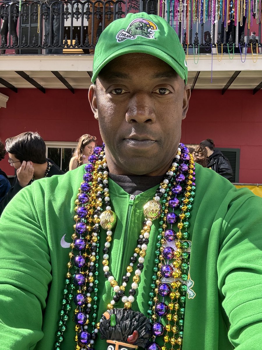 Happy Mardi Gras! ⁦@TulaneAthletics⁩ #RollWave