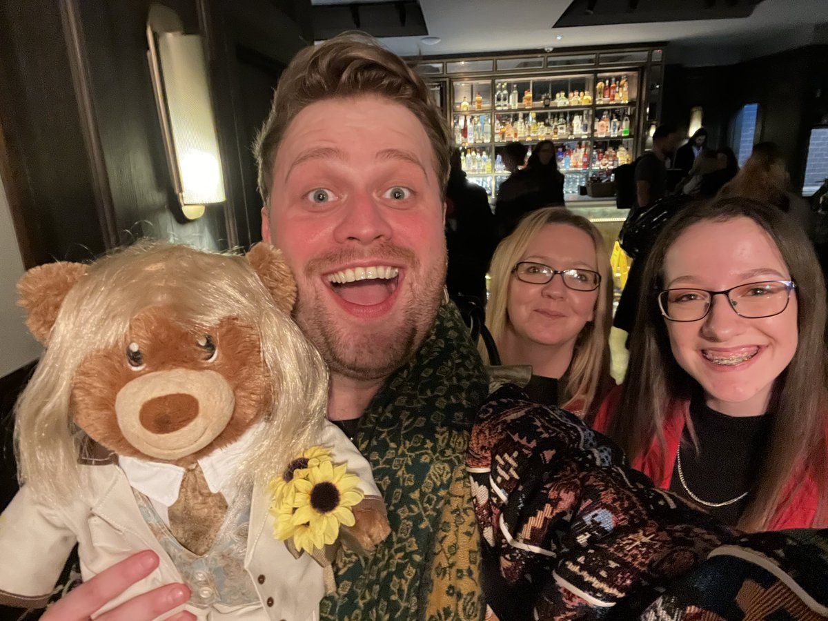 Look what the amazing @NinalouCook and @amyloujcook made for me for Valentine’s Day! Oscar the bear! I shall love him forever 😍🥰🌻🧸 x