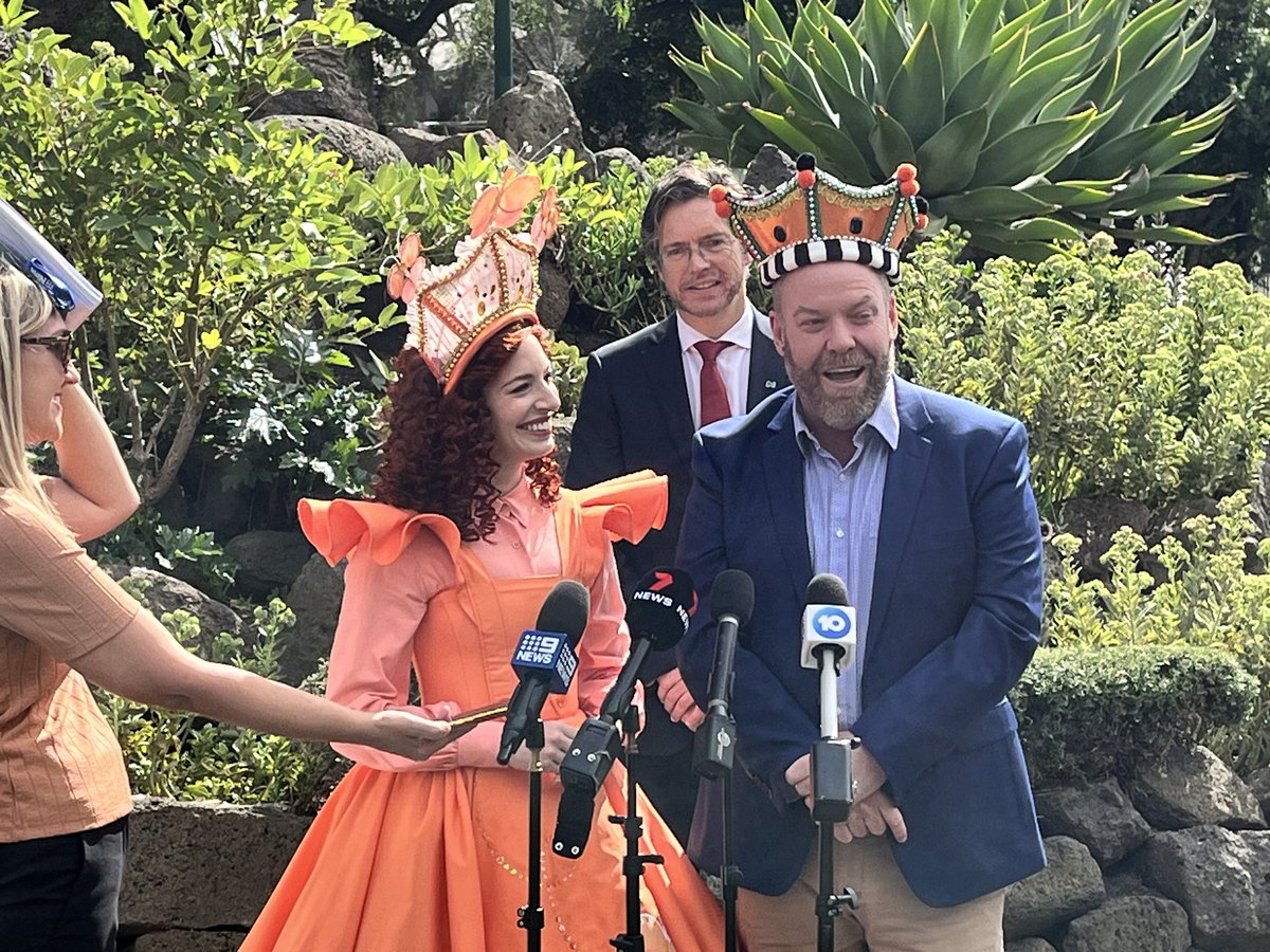 abbydinham's tweet photo. Emma Memma and Pete Helliar crowned the Moomba Monarchs for 2024 @10NewsFirstMelb https://t.co/hEsDIORdKr