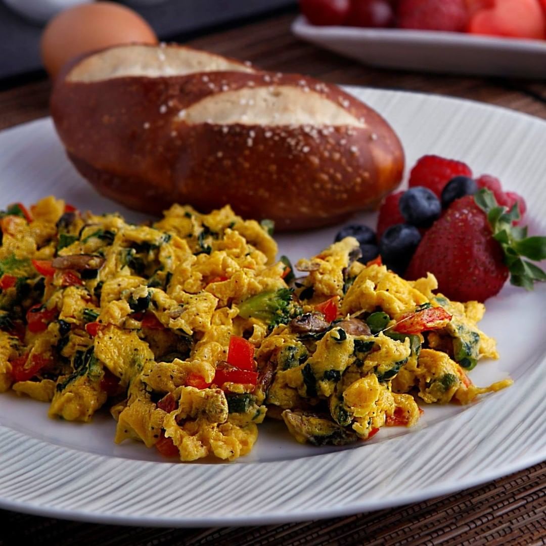 Veggie scramble❤

Agoura Village Bakery is located at 5843 Kanan Road, Agoura Hills, California. We are open daily from 8:00 A.M - 3:00 P.M.

#agouravillagebakery #agourahills #agoura #agouracafe