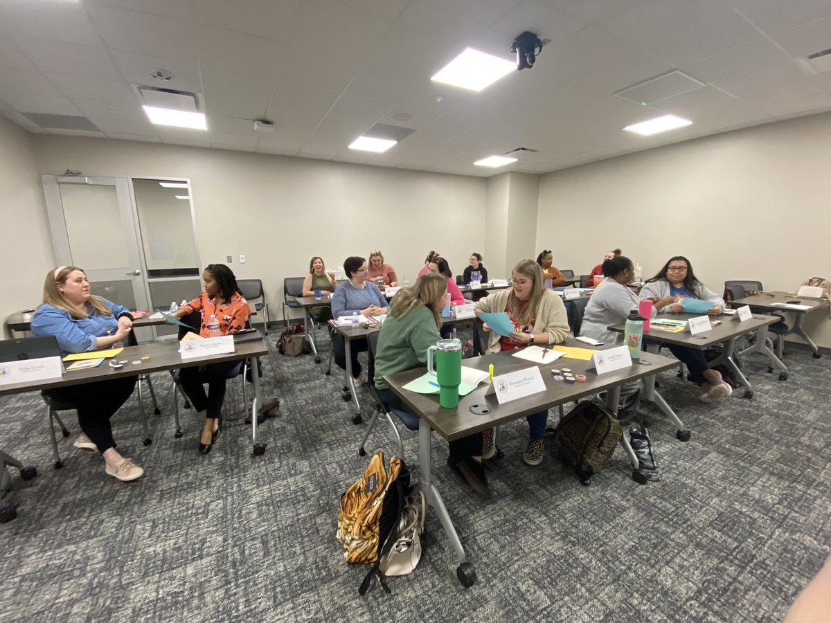 Our K-4 LAR #PISDETLA educators met for session # 5🌟 We heard some amazing classroom spotlights and prepared for interviews! 💕❤️ #PISDLAChat