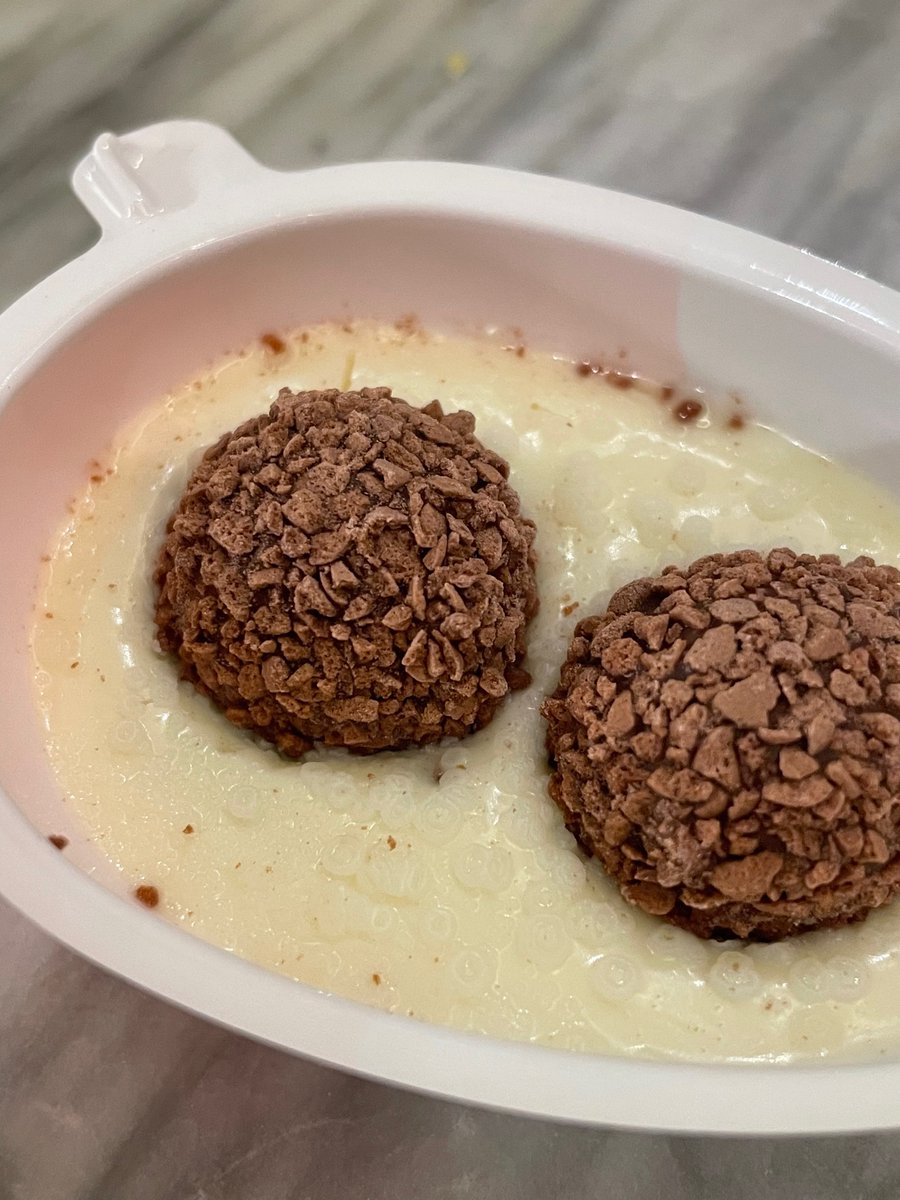 LaurenC's tweet photo. omg @kinderus WHAT IS GROWING in the kinder egg I bought today!? https://t.co/UO4I3Hm7Tn