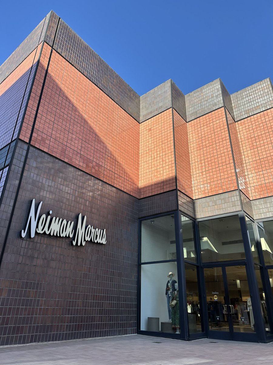Exceptional #design never goes out of style <a href="/neimanmarcus/">Neiman Marcus</a> store at Fashion Valley open in 1981 and looks as classy today as when it opened @fashionvalleyca #style #architecture