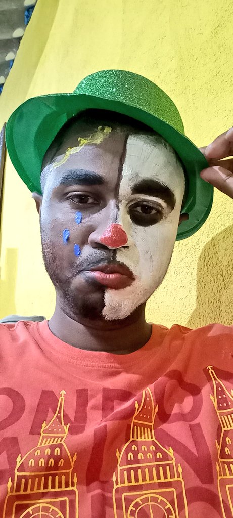 mamdanilo's tweet photo. #Palhaço triste no #Carnaval https://t.co/lQUVfOAqcU