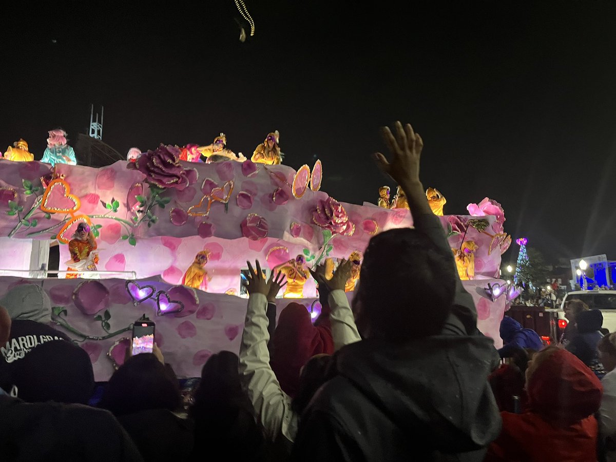 USAGynOncLab's tweet photo. Happy Mardi Gras from fellows and friends! #birthplaceofmardigras https://t.co/AJEgt4kFoC