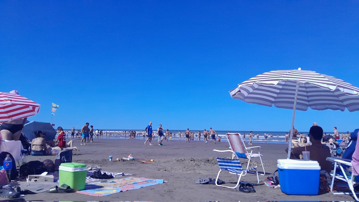 Natashaaa96's tweet photo. Todo playaaaa ,domingo unico dia de sol. https://t.co/eIQSw37GK9