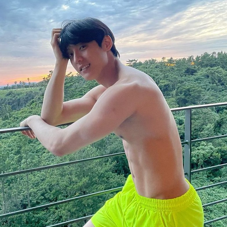 #MINHYUK as your boyfriend on valentine's day 💌— a necessary thread