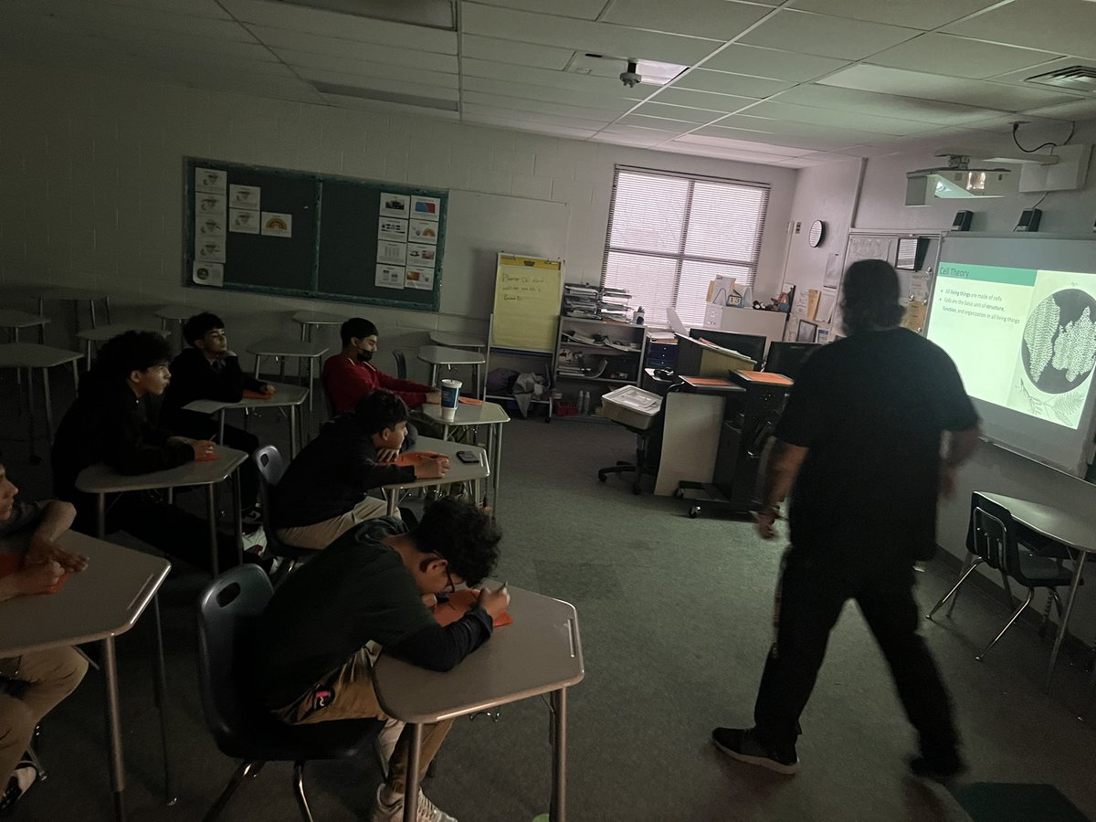 Science Afternoon Blitz. Students getting extra learning time from our Moose Masters Science teachers. Full on engagement in every rotation. @Montwood_MS @dnava_mms @noecantu_MMS @epalomares_MMS