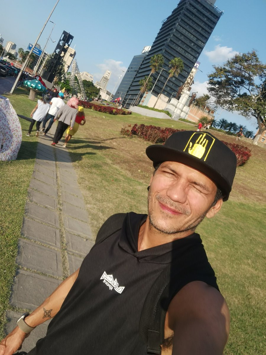 alexvicu's tweet photo. Sol de martes de carnaval 🎉🇻🇪 https://t.co/OEiLhr2aXq