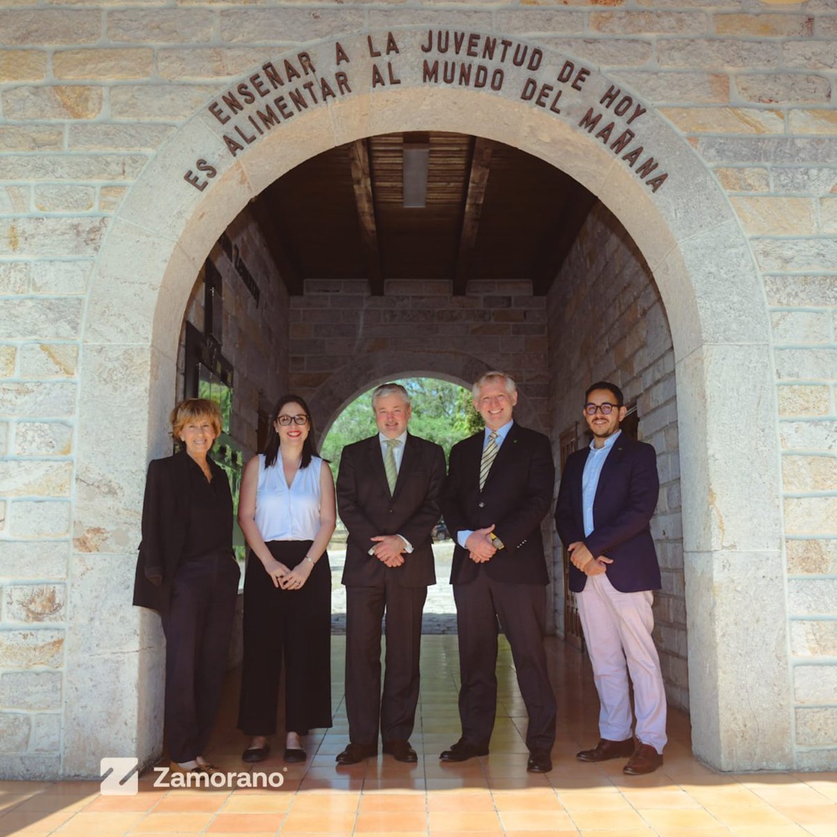 Junto a mis colegas @RectorEAP @anammaiera, hoy recibimos en @EAPZamorano al Sr. @prieto_cedric, Embajador de #Francia en #Honduras @EmbaFrancia_Teg. Conversamos sobre posibilidades de cooperación técnica, científica y académica en pro de estudiantes. #ZamoranoYElMundo 🇫🇷🇭🇳