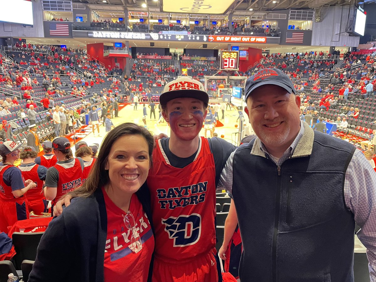 jpreding40's tweet photo. First time this season getting to see our favorite team and favorite band! #dayton6th https://t.co/6EaqXXkcDZ