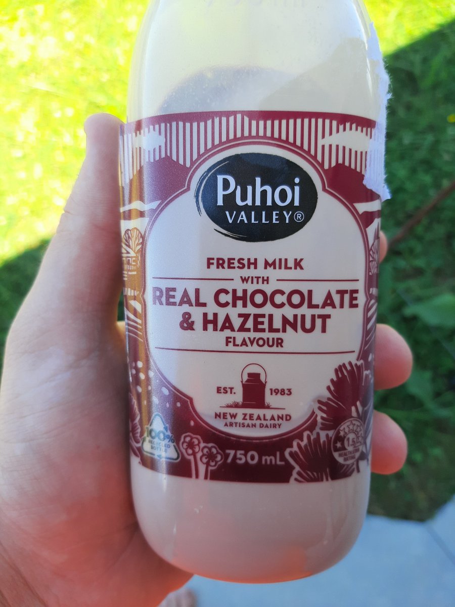 randomeejit's tweet photo. Quick choccy-moo pic for the perpetually-awesome @Pr0toki 😁 This stuff is DELICIOUS! Locally made awesomeness! https://t.co/EHf2rtA8yL