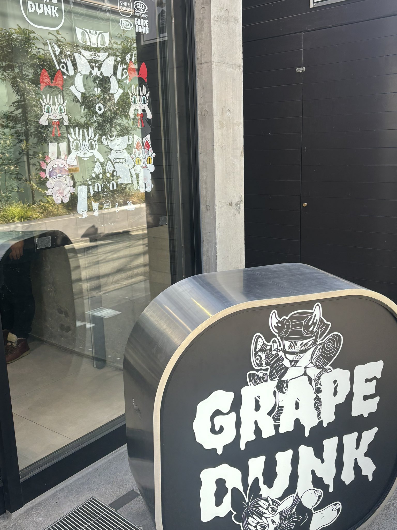 三店舗店頭ゲリラ販売ありましたな #靴垢店舗 #スニ垢男子