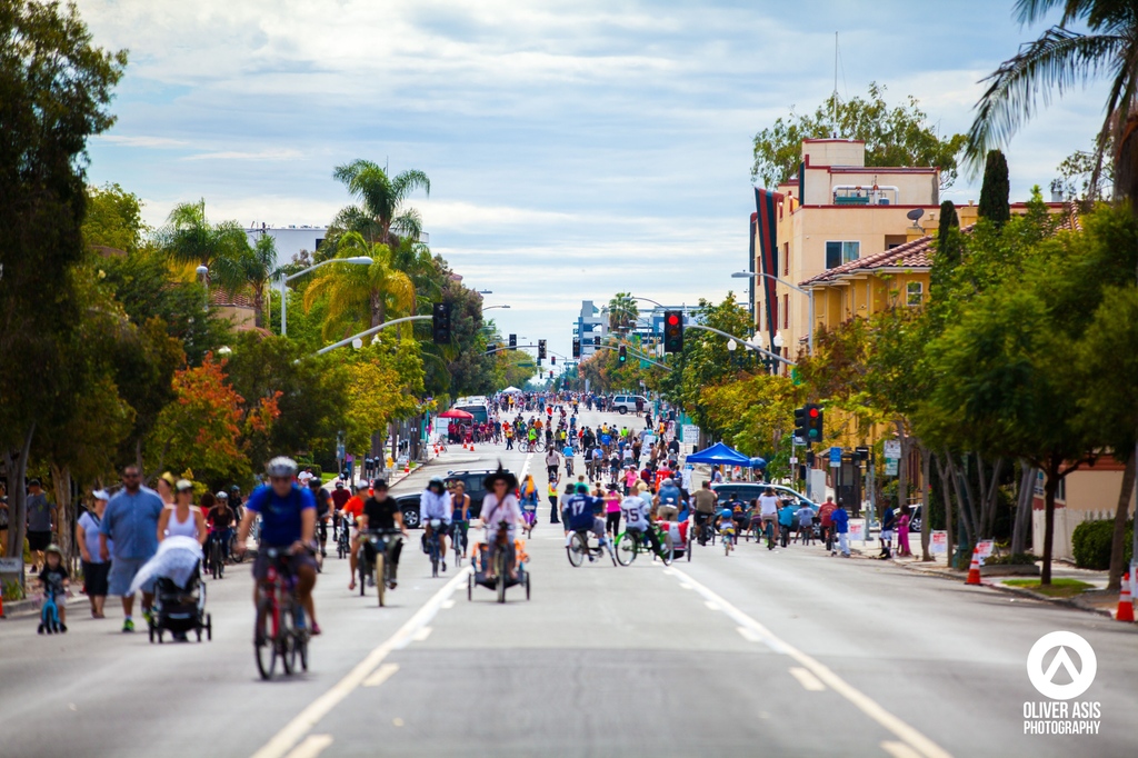 Nothing compares to the simple pleasure of riding a bike. - John F Kennedy

#sandiego #sandiegophotographer #ciclosdias #bikelife #openstreets #northpark #gobybike #sandiegophoto