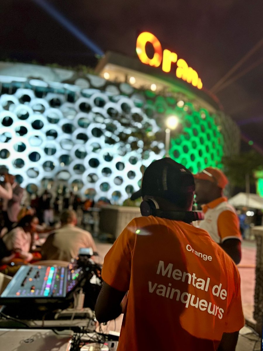 Jennifer Viard 🇫🇷🇨🇮🇸🇳🇦🇪🇱🇧 (@jen_viard) on Twitter photo Ce soir on célèbre la victoire de l’#AfCON2023 chez <a href="/CI_Orange/"><a href="/CI_Orange/">@CI_Orange</a></a>, 1er supporter des Éléphants <a href="/FIFCI_tweet/">FIF 🇨🇮🐘</a>
La Coupe est là 🏆🇨🇮
<a href="/HallerSeb/">Sébastien Haller</a> est là
@CI_Orange est là
ON EST LÀ
Mental de vainqueurs 💪
Position de leader ⭐️⭐️⭐️
<a href="/orangeafrica/">Orange Africa & Middle East</a> <a href="/mamadou_bamba_/">Mamadou Bamba</a> Ce soir on célèbre la victoire de l’#AfCON2023 chez <a href="/CI_Orange/"><a href="/CI_Orange/">@CI_Orange</a></a>, 1er supporter des Éléphants <a href="/FIFCI_tweet/">FIF 🇨🇮🐘</a>
La Coupe est là 🏆🇨🇮
<a href="/HallerSeb/">Sébastien Haller</a> est là
@CI_Orange est là
ON EST LÀ
Mental de vainqueurs 💪
Position de leader ⭐️⭐️⭐️
<a href="/orangeafrica/">Orange Africa & Middle East</a> <a href="/mamadou_bamba_/">Mamadou Bamba</a>