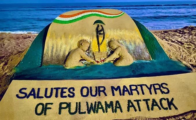When the whole world was celebrating a day of love (#valentinesday2020) 
India lost 40 of our Bravest CRPF soldiers who were martyred by a Jaish-e-Mohammed suicide bomber at #Pulwama. 

Their sacrifice will be remembered forever. 

#PulwamaNahinBhulenge #PulwamaAttack