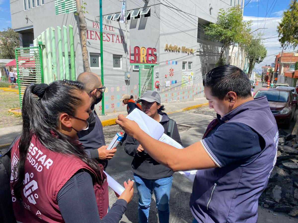 DEPCMAC's tweet photo. Arrancamos en la colonia Pueblo Nuevo Alto con el programa 444 Territorial #BienestarEnTuColonia trayendo intervenciones como  balizamiento, pavimentación, poda y arreglo de luminarias.

¡Espéranos pronto en tu comunidad!

@martibatres
@erika_jurez
@CDMX_SIBISO https://t.co/JbW2DOP4aJ