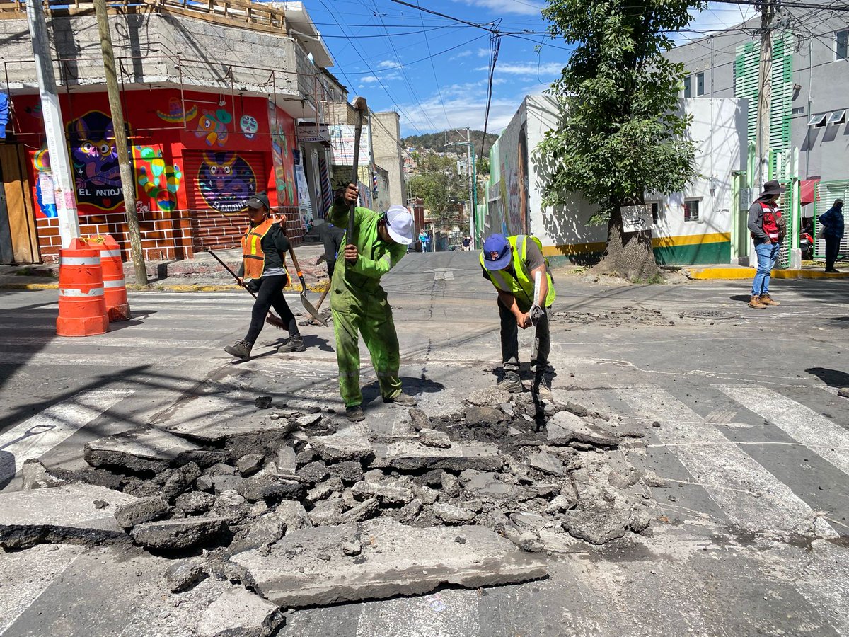 DEPCMAC's tweet photo. Arrancamos en la colonia Pueblo Nuevo Alto con el programa 444 Territorial #BienestarEnTuColonia trayendo intervenciones como  balizamiento, pavimentación, poda y arreglo de luminarias.

¡Espéranos pronto en tu comunidad!

@martibatres
@erika_jurez
@CDMX_SIBISO https://t.co/JbW2DOP4aJ