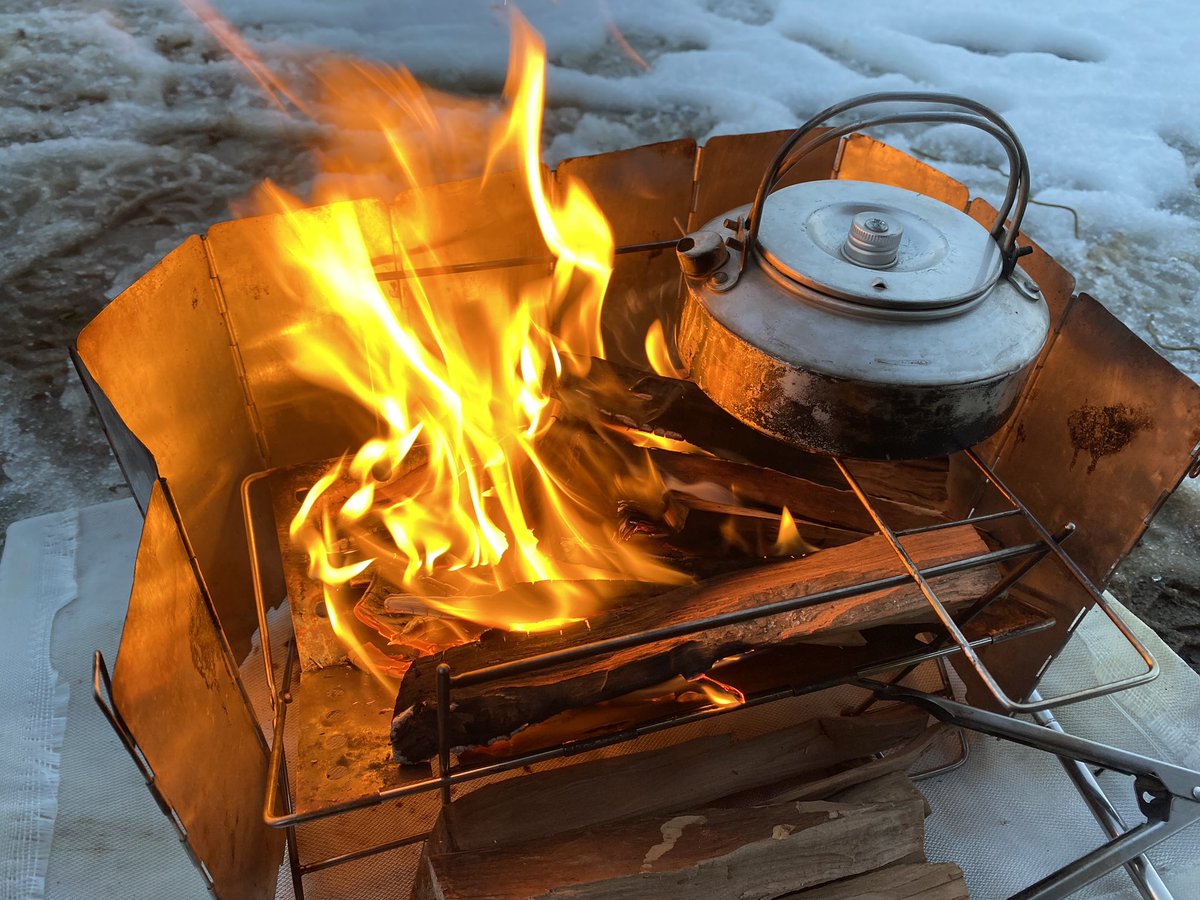 wanicamera's tweet photo. 今年最後の冬キャンだと思う！

夜はマイナスになっていたけど、今年は雪が特に少ないからテント内の地面がゲチャゲチャだぁ〜🌀
テントをポリにしといて良かった✨
冬は幕内でおでんを食べるのが至福🍢 https://t.co/9r6L33fvkf