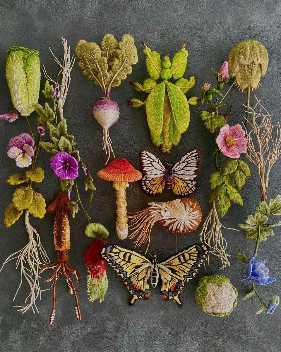 What gorgeous textile embroidery by @pienikorvasieni!

#beautifulbizarre #pienikorvasieni #embroideryartist #embroideryart #fiberartist
#fiberart #handstitched #dmcembroidery #dmcthread #dmcthread #textileinspiration
