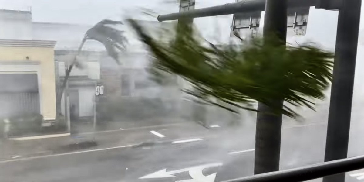 StormChaserLo's tweet image. Revisiting #puntagordafl and remembering #hurricaneian . So crazy. #swflstrong