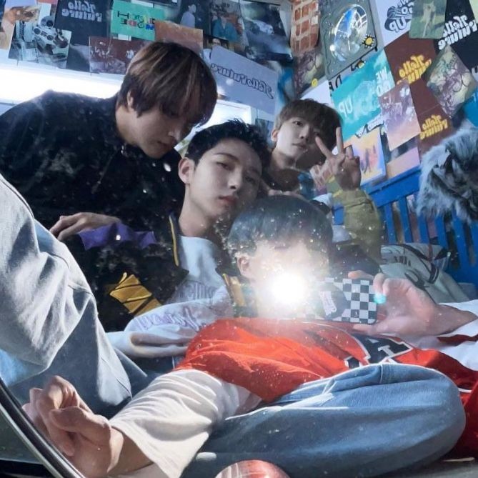 poectmist's tweet image. amo vocês ((mentira