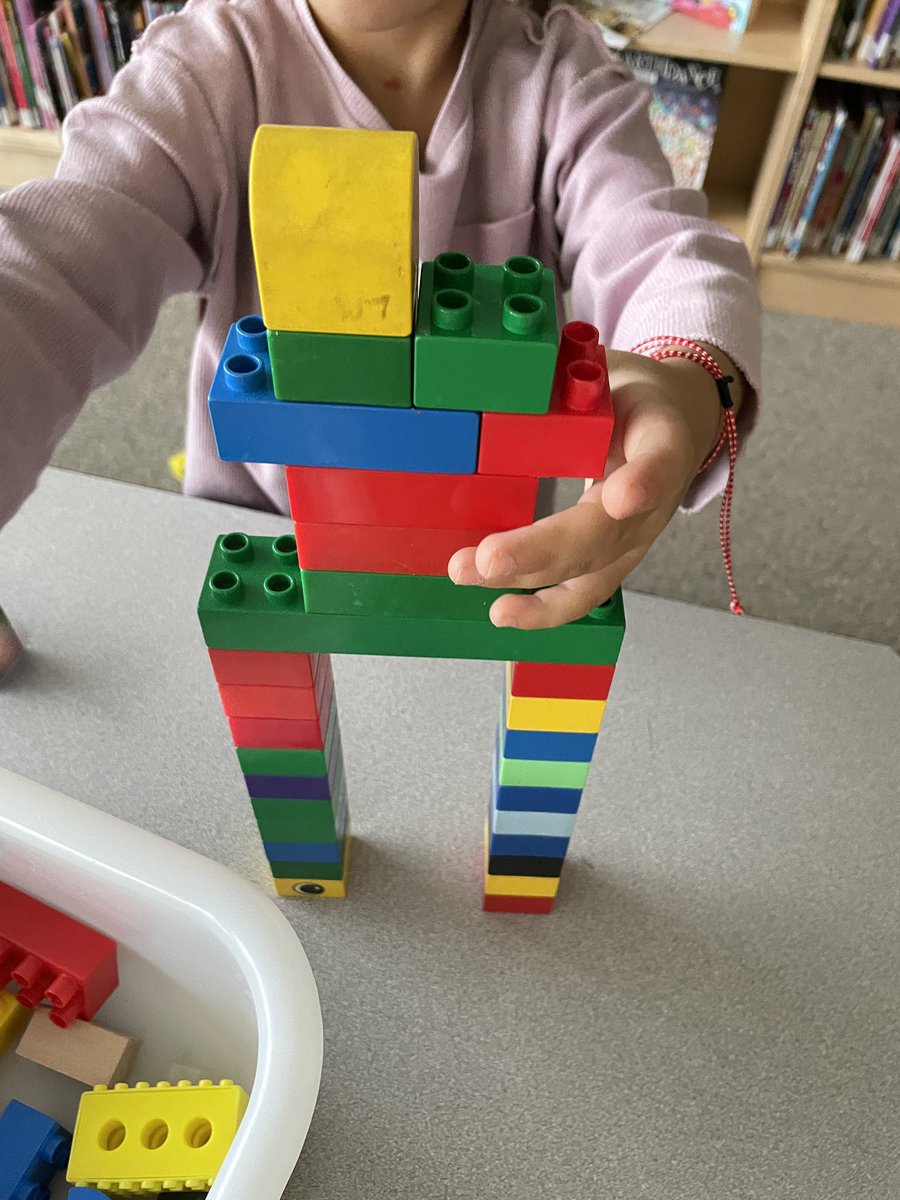 @cruiz20132018’s Kindergaten B friends visited the #SloaneLLC to celebrate the 100th Day of School and Valentine’s Day. Here are some of the things they built with sets of 100 items.