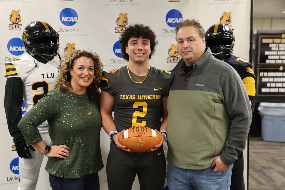 Evan Carrosquilla (@evanc_99) on Twitter photo Had a great visit at TLU today! Thank you <a href="/TLU_Football/">TLU Football</a> for having my family and me. I am blessed to receive another offer!🙏🙏 #lightupthesky
<a href="/CoachKyleZies/">Kyle Zies</a> <a href="/CoachGGarza/">Geremy Garza</a> <a href="/RBsNation_RBN/">RBsNation🏈</a> <a href="/TXPrivateFBGuy/">Texas Private School Football</a> Had a great visit at TLU today! Thank you <a href="/TLU_Football/">TLU Football</a> for having my family and me. I am blessed to receive another offer!🙏🙏 #lightupthesky
<a href="/CoachKyleZies/">Kyle Zies</a> <a href="/CoachGGarza/">Geremy Garza</a> <a href="/RBsNation_RBN/">RBsNation🏈</a> <a href="/TXPrivateFBGuy/">Texas Private School Football</a>