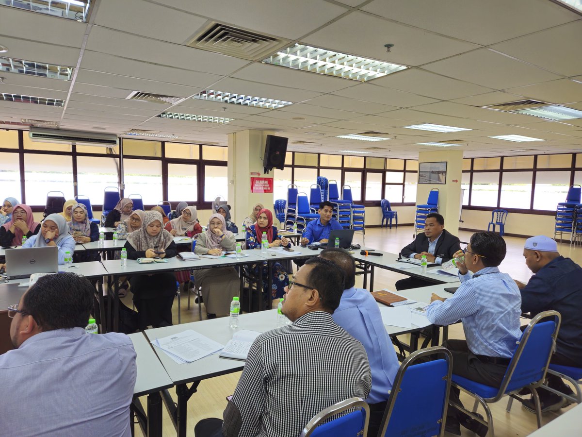 Mesyuarat Pengurusan dan Pemantauan bil.1/24 bagi projek dibawah seliaan Pasukan Projek Persekutuan Terengganu yg dipengerusi oleh PBKP <a href="/IrhjNapi/">Ir.Hj.MohdNapi</a>

#PPPT #BerJasaKepadaRakyat #JKR <a href="/Azha_Mustapha/">Azhar Mustapha</a> <a href="/Ir_Erie/">Erie Husairrie</a> <a href="/hafiezPPK1_JKR/">Ir. Mohd Hafiz Bin Yahya</a> <a href="/HalimatunLilly/">Sa'diah</a>