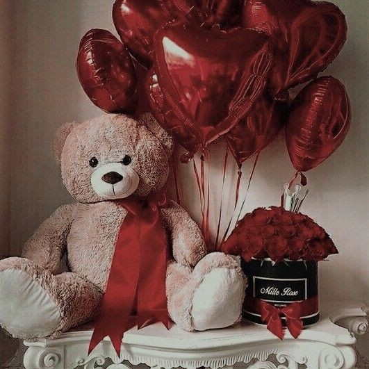 Happy Valentine's Day.🍷💐

Hope everyone will find good love.  Be happy every day. Please don't abandon yourself for any form of love.🌹💋🌕