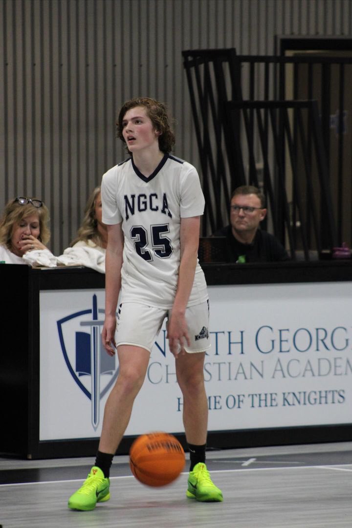 small_hoops's tweet image. @ForeverbeaverB exploded for 44 points yesterday against friendship Christian as he eclipsed his 1000th Career point as just a freshman!