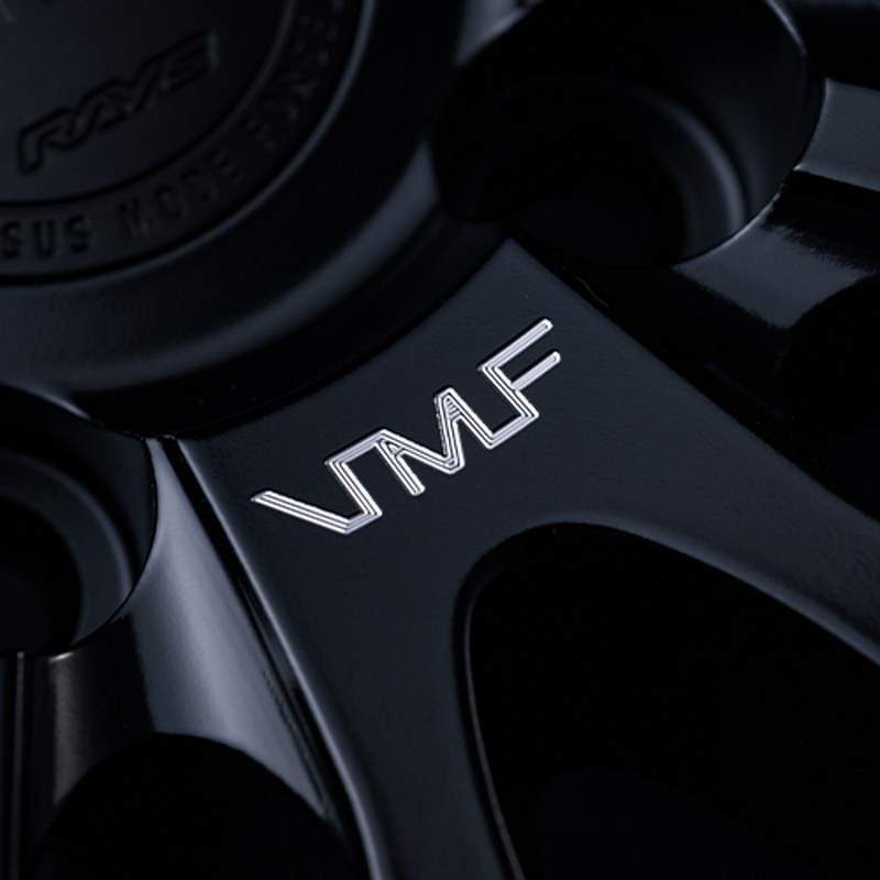 car_watch's tweet image. レイズ、デザイン特化型鍛造ホイールVMFに新たに細いフィンスポーク＆大口径の「L-01」誕生 car.watch.impress.co.jp/docs/news/1568… #RAYS #VMF #L01 #レイズ #ベルサス