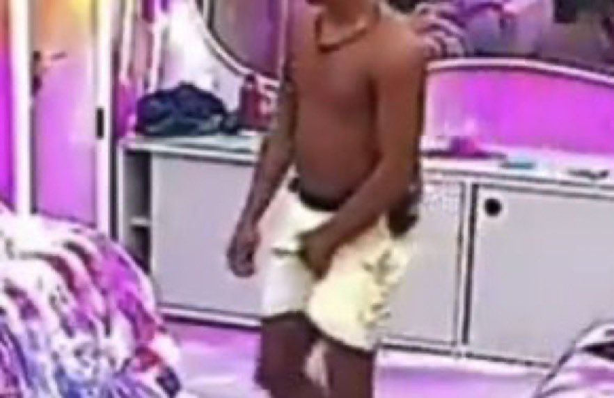 lacracervo's tweet image. Mais um carinho regional gente! Davi roçando em Isabelle brincando e depois ajeitando a bermuda rapidamente. Ele é tão inocente, a esposa do nosso campeão é sortuda demais! #BBB24