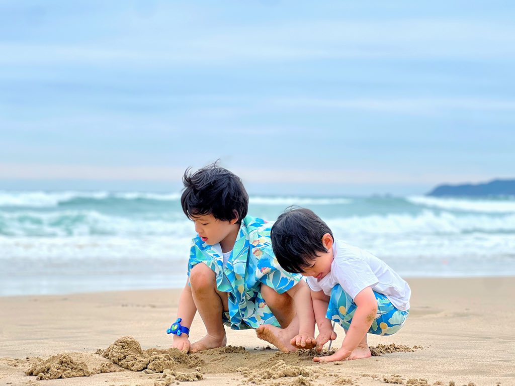 along's tweet image. 