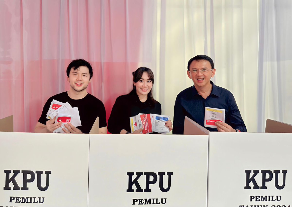 Ayo semangat pagi-pagi datang ke TPS! 

Kami sudah memakai kesempatan ini untuk mewujudkan kebenaran dan keadilan sosial bagi bangsa dan negara kita. 

Jangan sia-siakan kesempatan berharga kita.