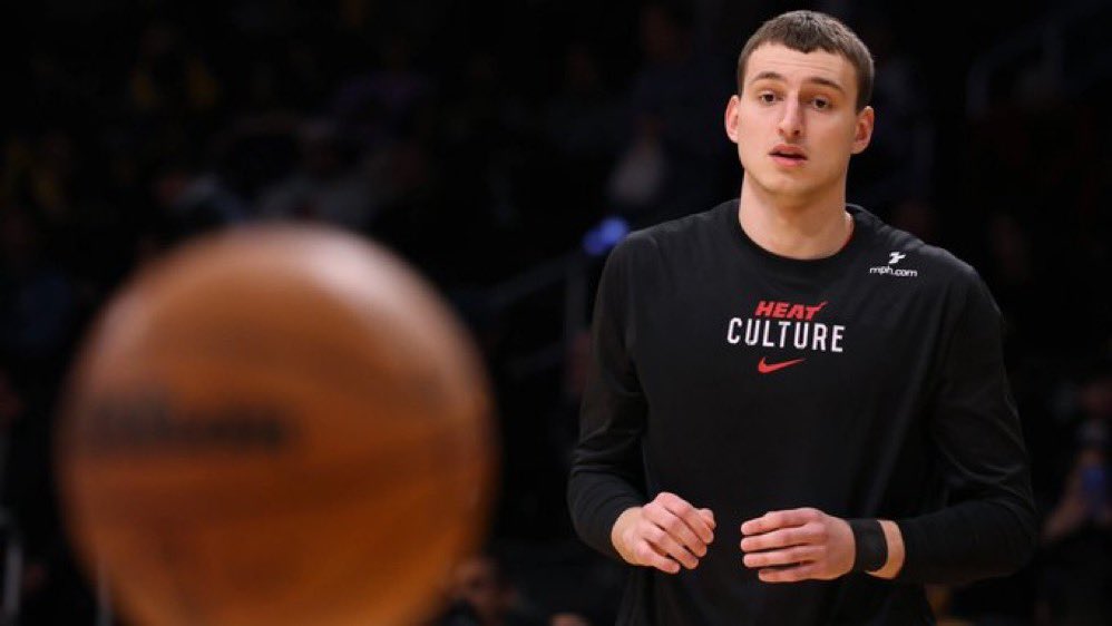 TheHeatCentral's tweet photo. The Heat have a 6’10 PF they can use next to Bam that can facilitate, hit the spot up 3, space the floor, adds little bit of size to the team

Despite all that, they’d rather play 6’5 guys at the 4 spot and keep Niko on the bench when teams fully healthy 😭 https://t.co/9orJpMiIPc