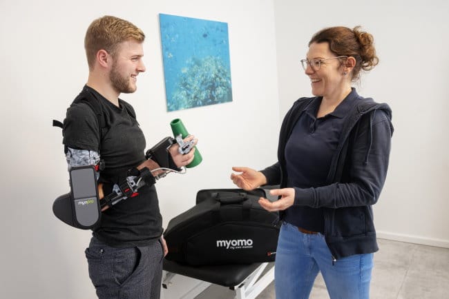 engineering_med's tweet photo. Myoelektrische Orthese ermöglicht Bewegung gelähmter Extremitäten: Erweiterte Therapie zur Wiederherstellung der Handfunktion nach Schlaganfall dank Hightech-Medizin
© Matthias Hornung für Myomo
Im Alltag wie auch im Beruf… https://t.co/b9LGfm18fy #Medizintechnik #Myopro https://t.co/I5DwOe1yPL