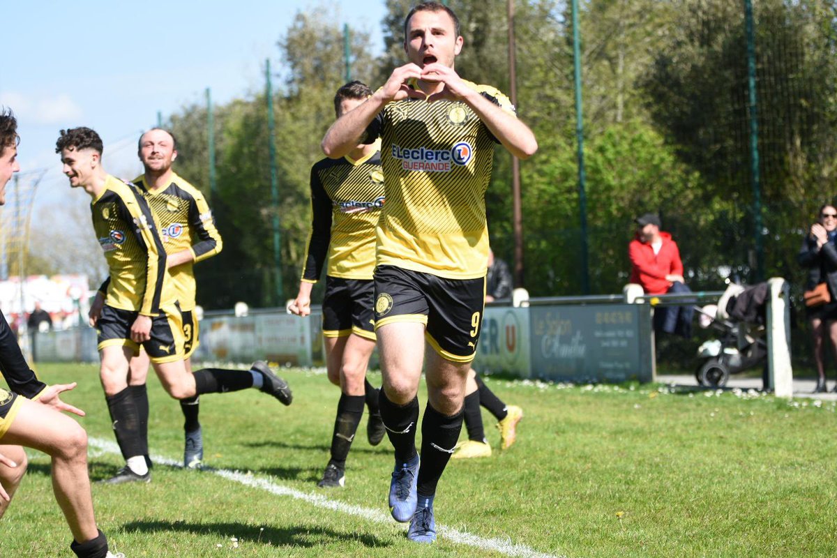 𝕊𝕒𝕚𝕟𝕥 𝕍𝕒𝕝𝕖𝕟𝕥𝕚𝕟

💛 Cœur sur tous et toutes !

🌑 Joyeuse 𝕊𝕒𝕚𝕟𝕥 𝕍𝕒𝕝𝕖𝕟𝕥𝕚𝕟 à tous les amoureux du club !

📸 SHOOT LO 

#SaintAubinGuerande 🌓 #SolidaritéAmbitionGénérosité