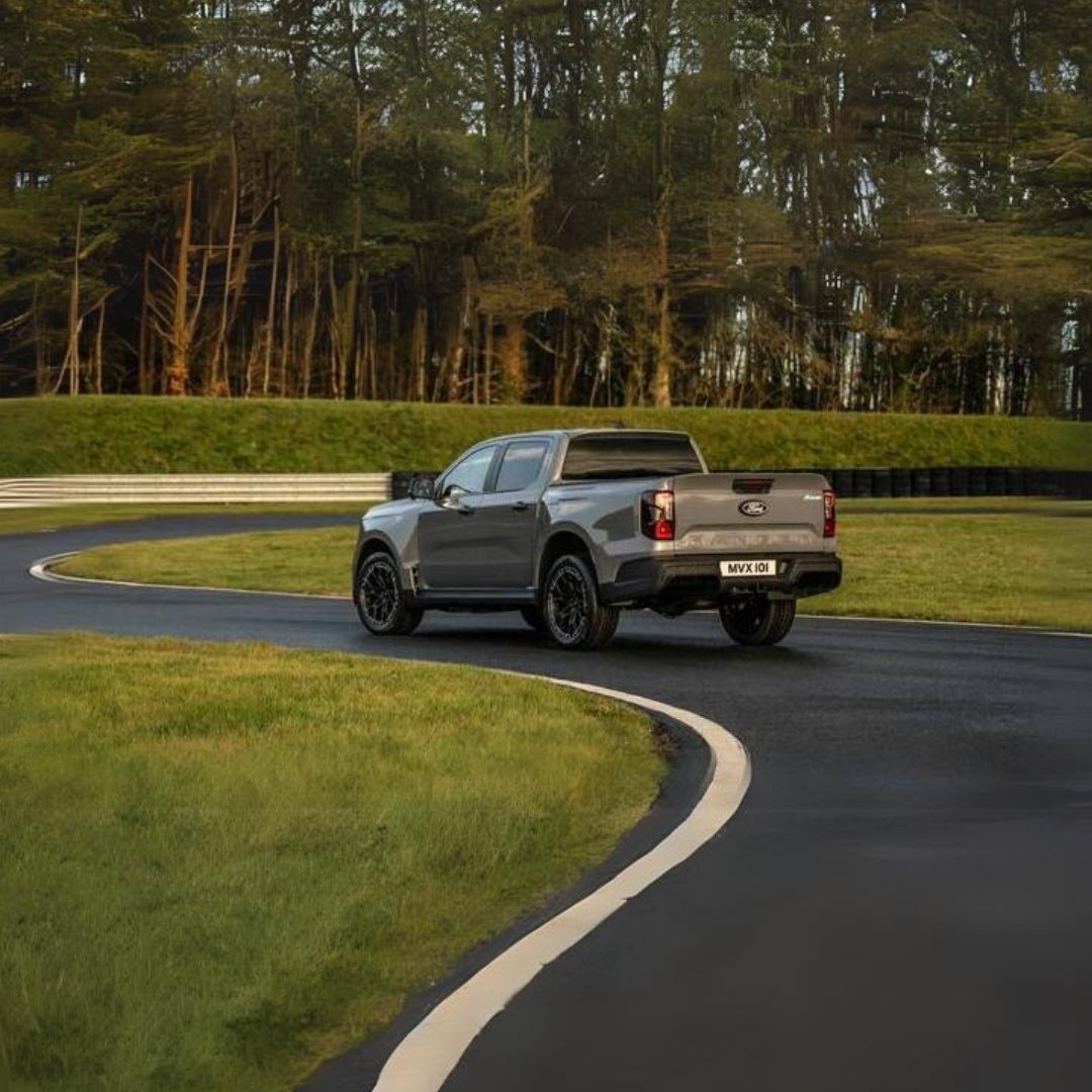 Oversteercafe's tweet image. This is the Ford Ranger MS-RT. Which features the below: 

- 3.0L TD EcoBlue V6
- 240PS 10-Speed Automatic Transmission
- 4 WHL R/H Full-Time Drive
- 600Nm of Torque
- 3.5-tonnes max towing capacity
- 1-tonne Payload