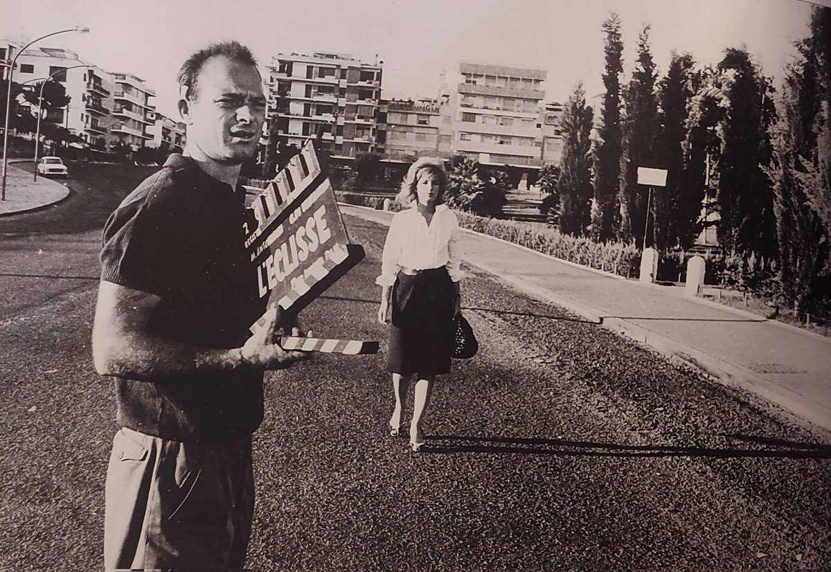 max_deritis's tweet photo. Monica Vitti all'EUR sul set de "L'Eclisse" di Michelangelo Antonioni (1961).
Ph. Vittorugo Contino https://t.co/IhuzIXkeuO